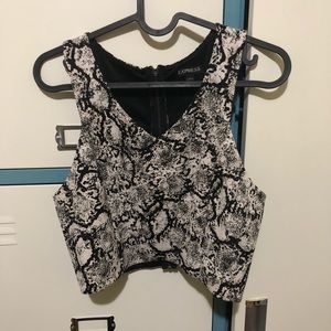 Super cute snake print cropped top !!